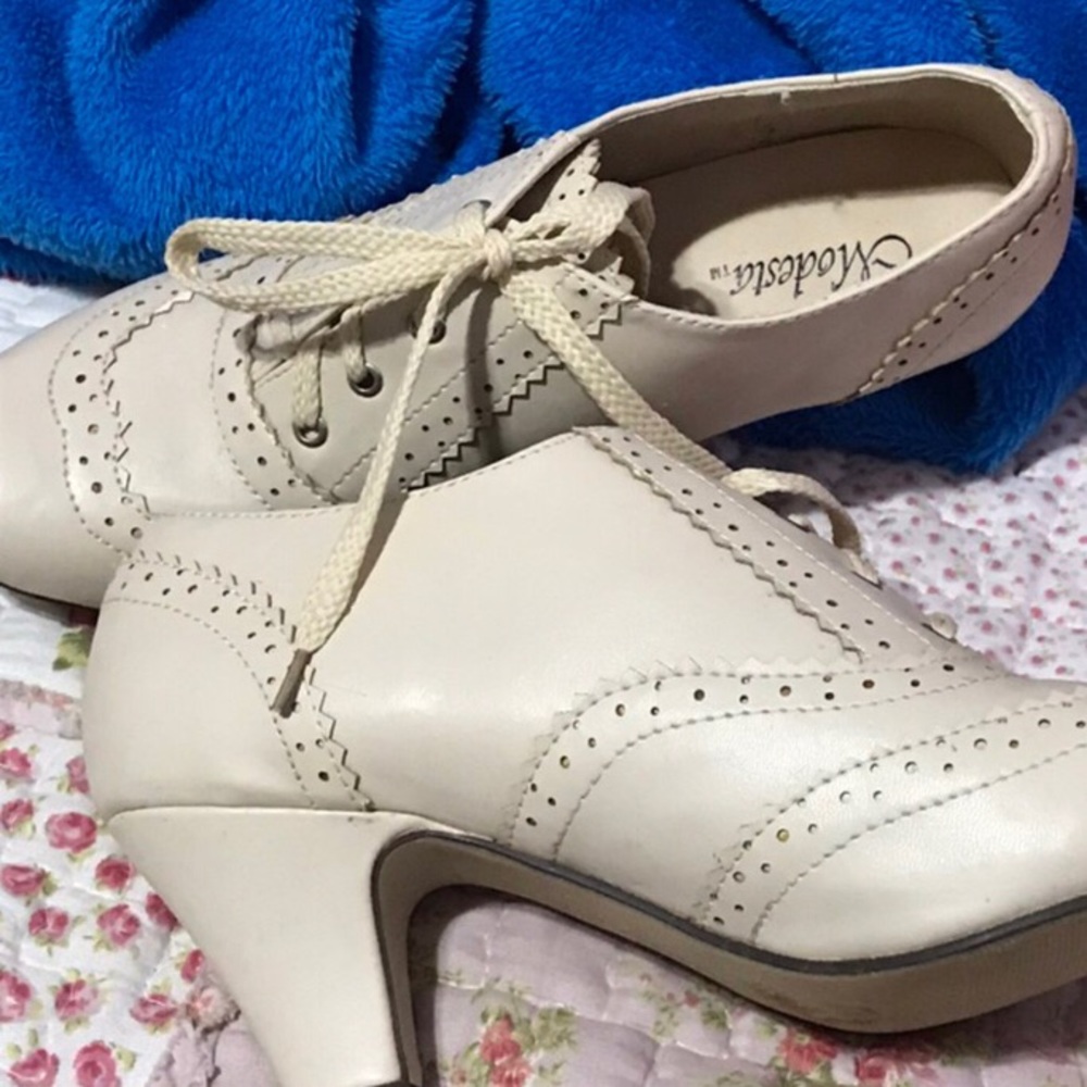 ✨LAST CHANCE✨ Cream Oxford Heels